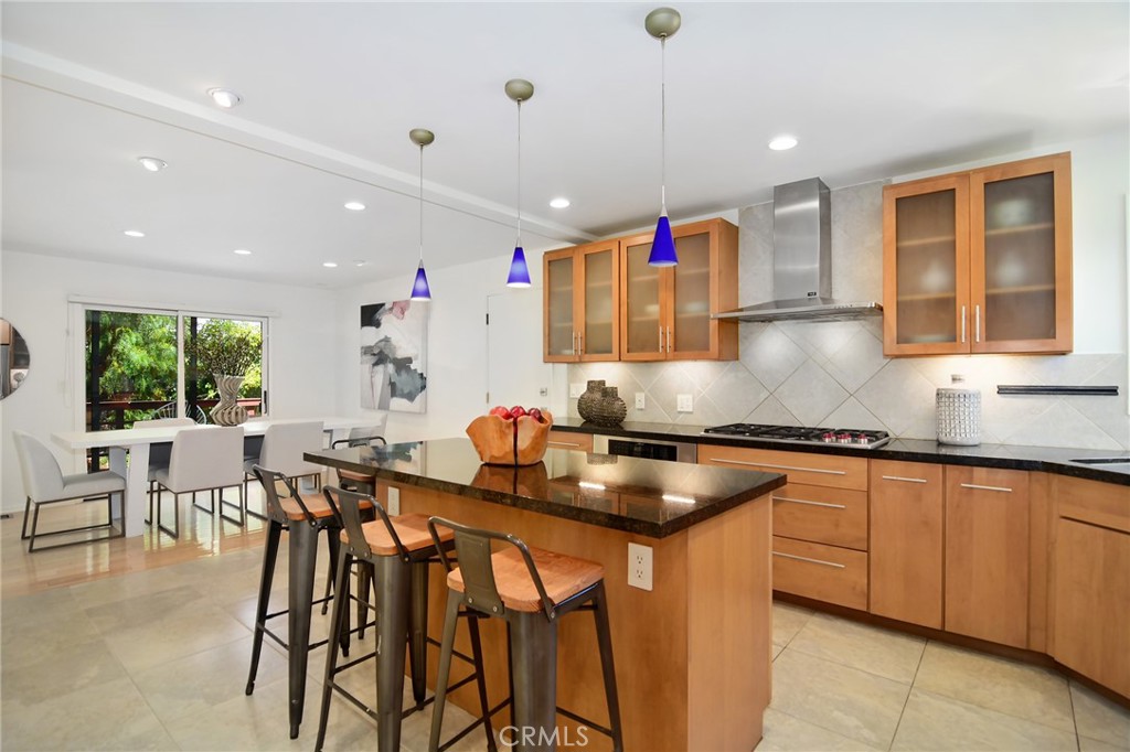 828 Wonder View Drive