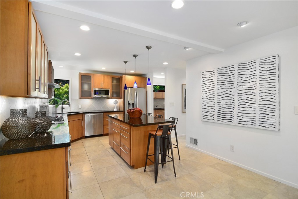 828 Wonder View Drive