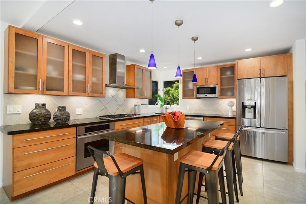 828 Wonder View Drive