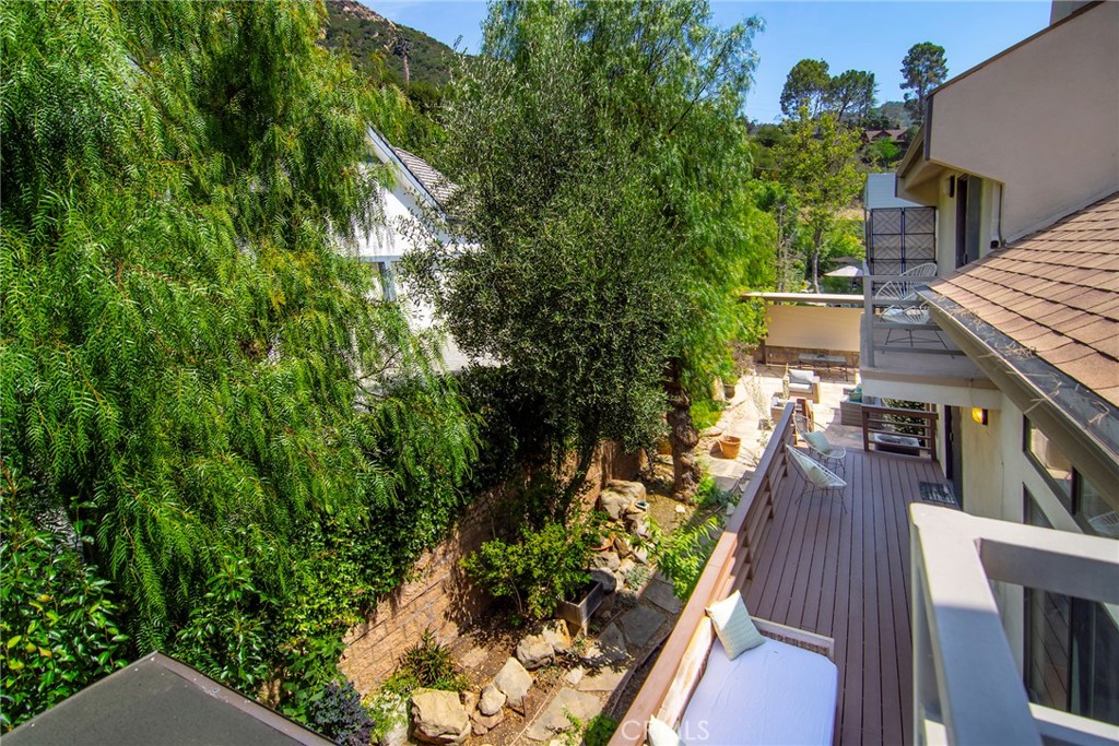 828 Wonder View Drive