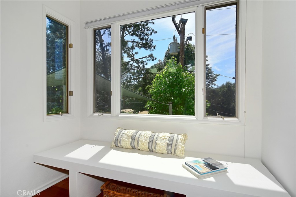 828 Wonder View Drive