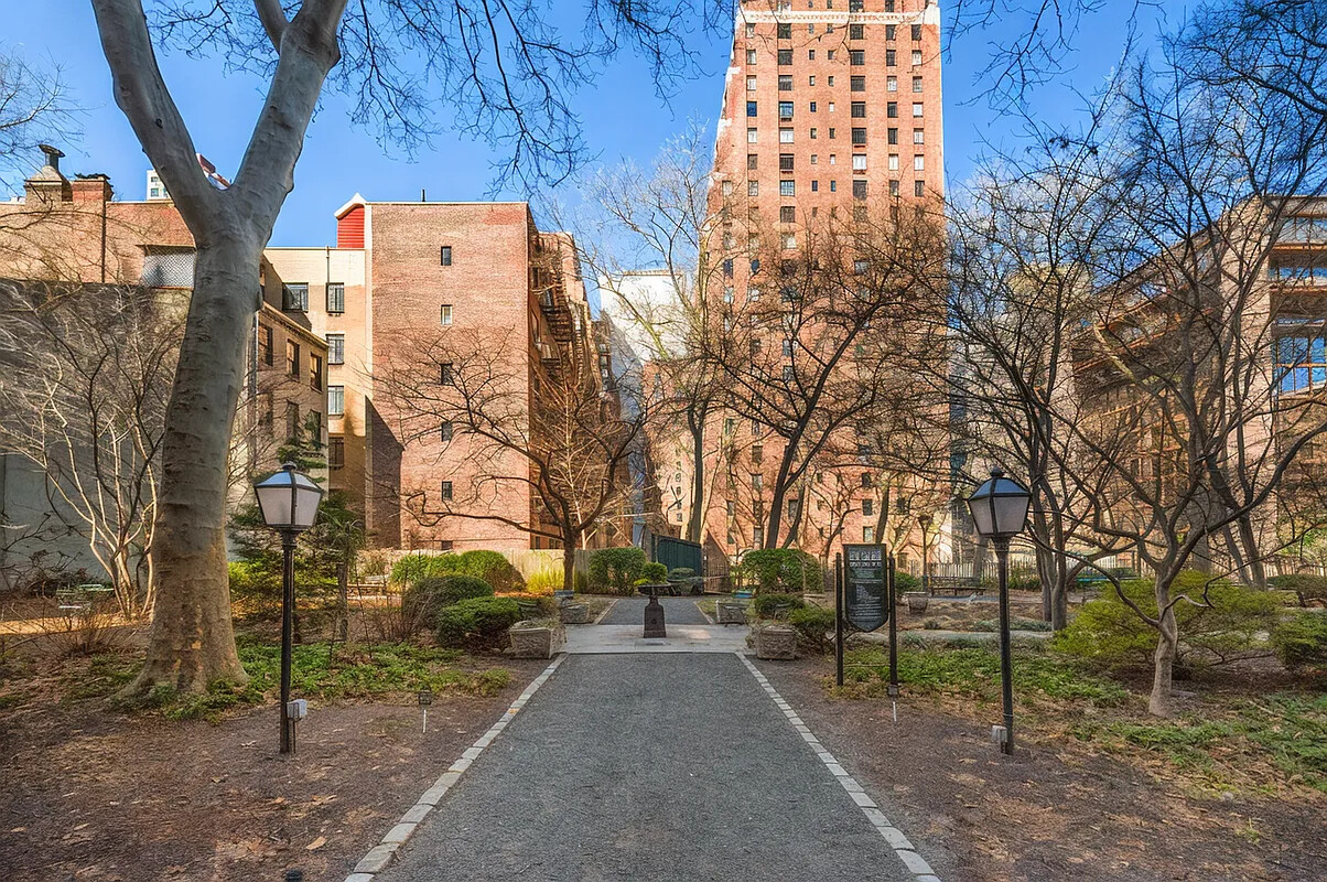 25 TUDOR CITY Place 301