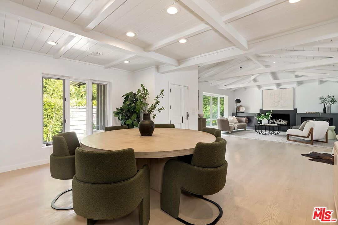 1847 N Beverly Dr