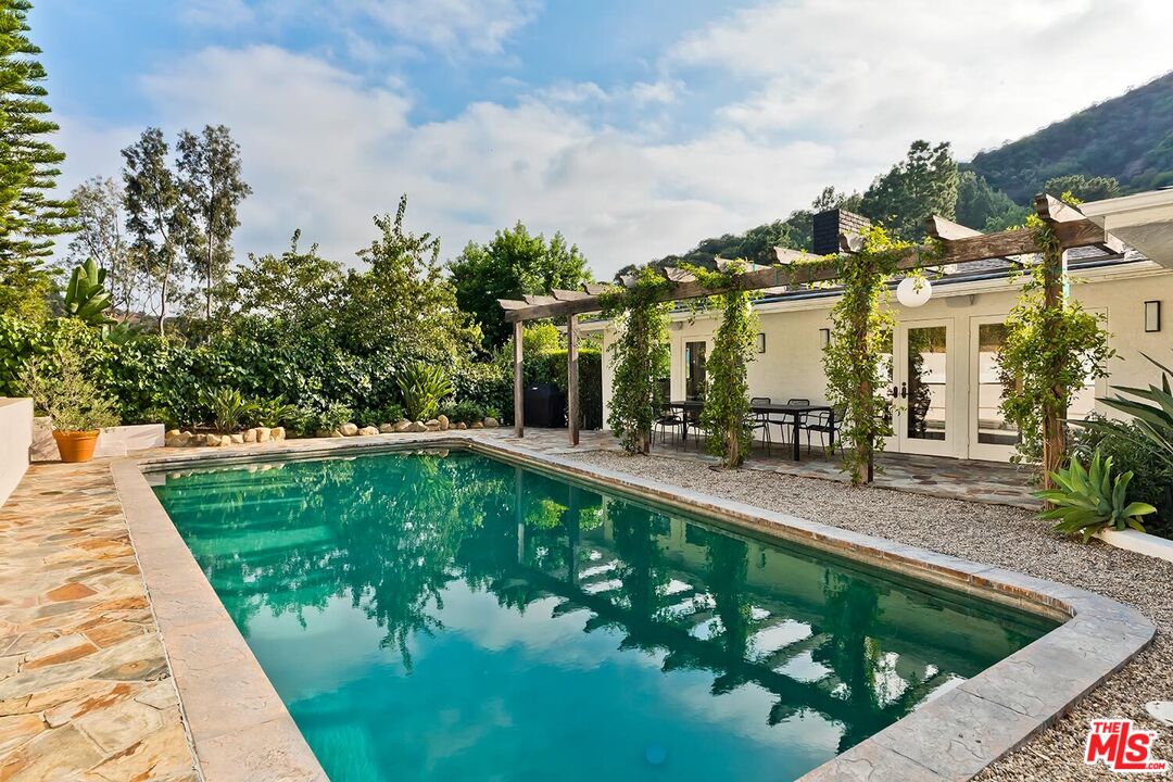 2268 Betty Ln