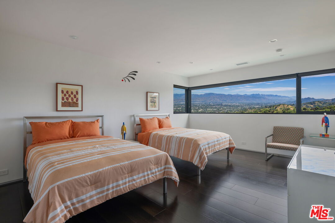 3337 Beverly Ranch Rd