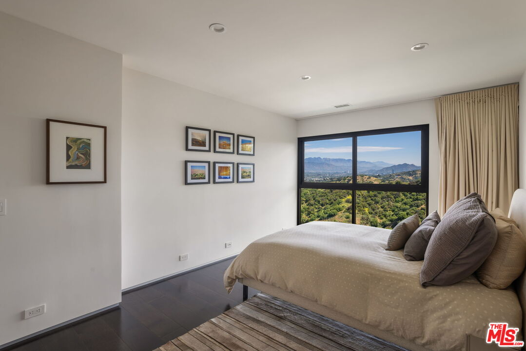 3337 Beverly Ranch Rd