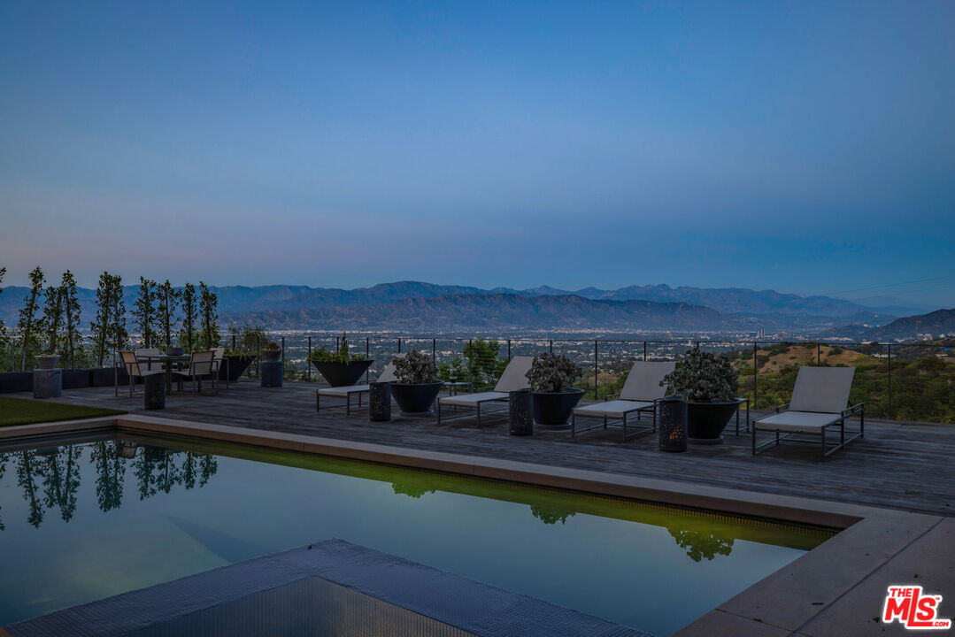 3337 Beverly Ranch Rd