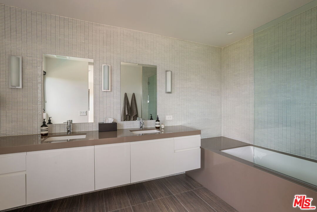 3337 Beverly Ranch Rd