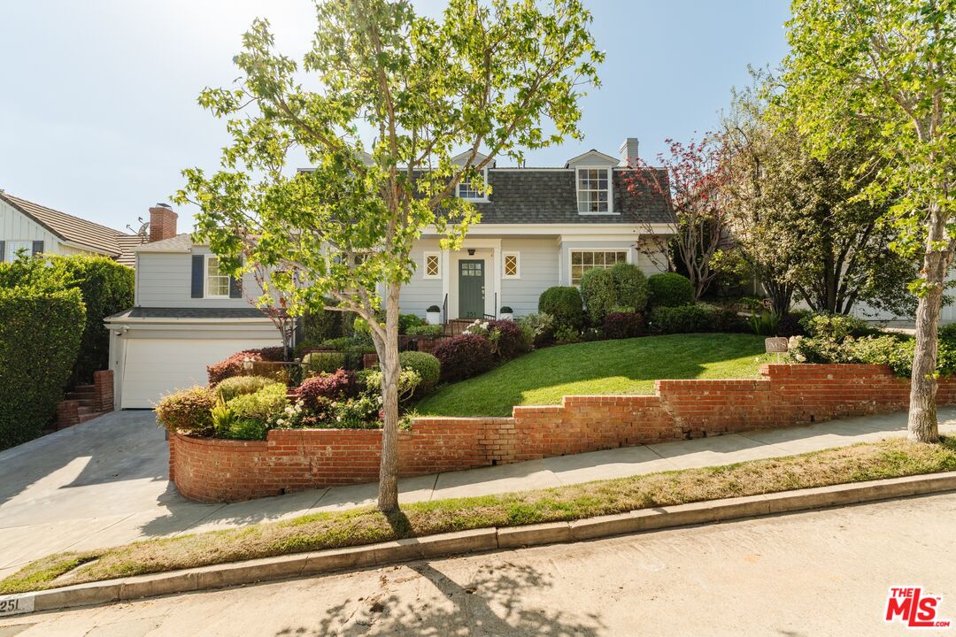 251 Tavistock Ave