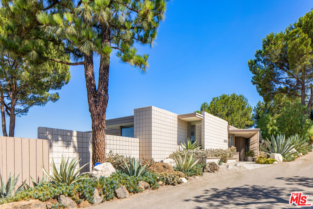 3346 Beverly Ranch Rd