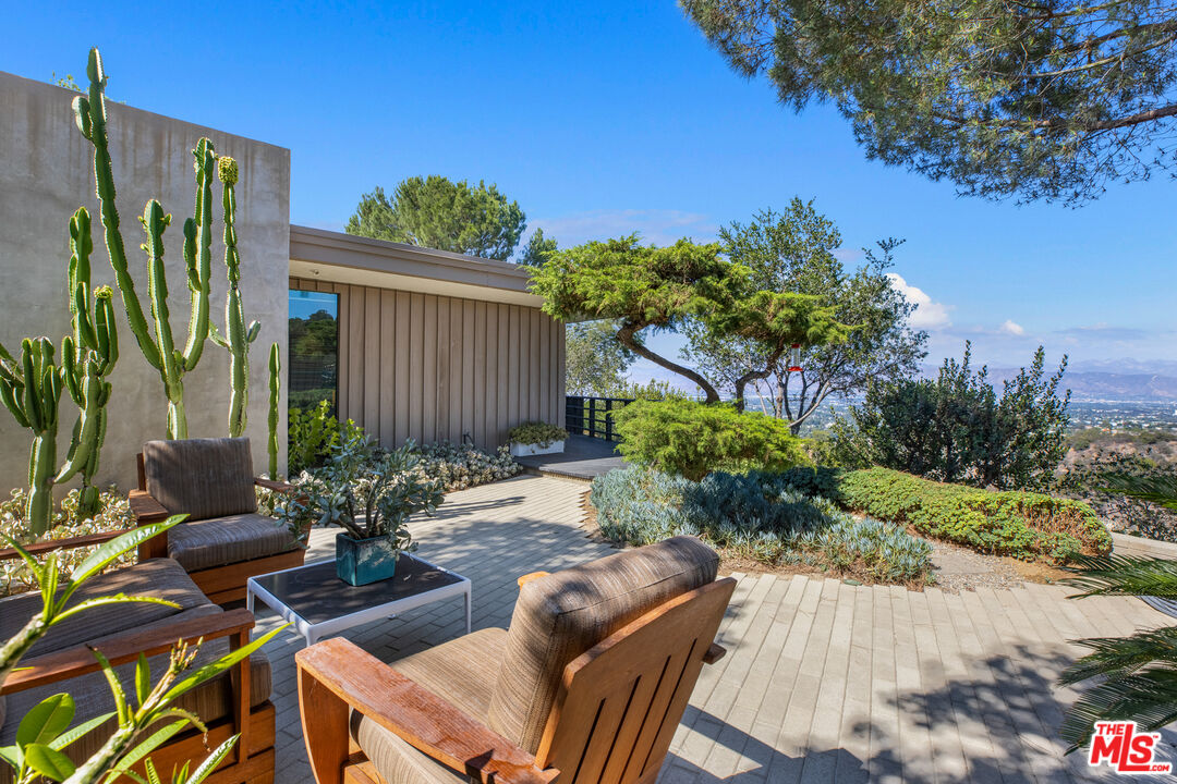 3346 Beverly Ranch Rd