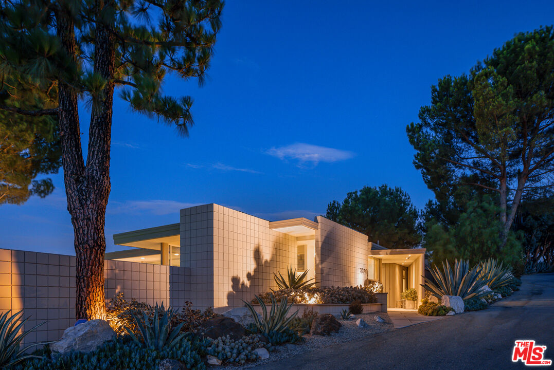 3346 Beverly Ranch Rd