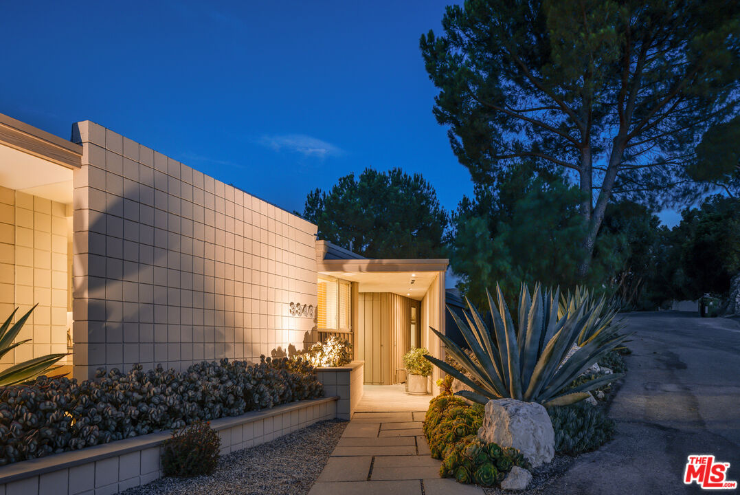 3346 Beverly Ranch Rd