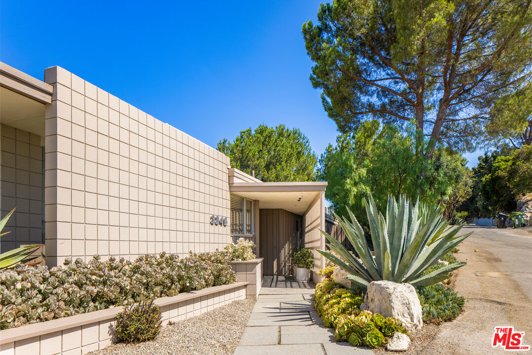3346 Beverly Ranch Rd