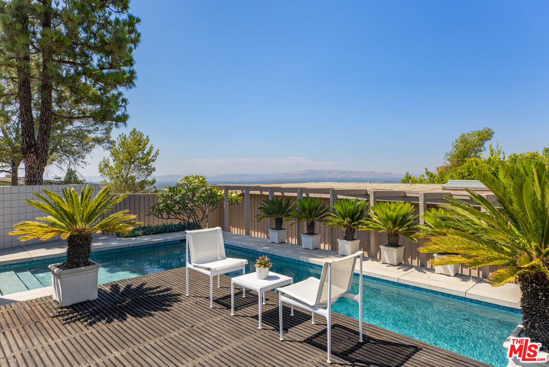 3346 Beverly Ranch Rd