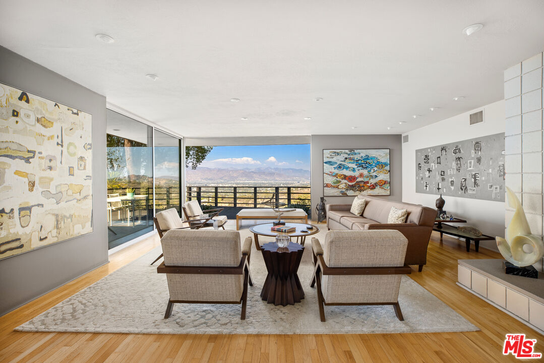 3346 Beverly Ranch Rd