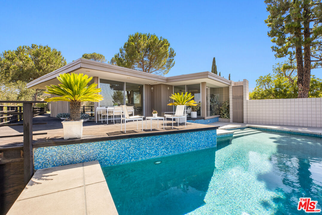 3346 Beverly Ranch Rd