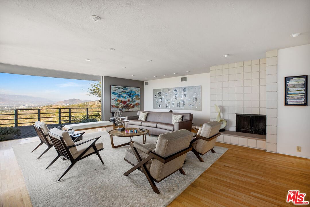 3346 Beverly Ranch Rd