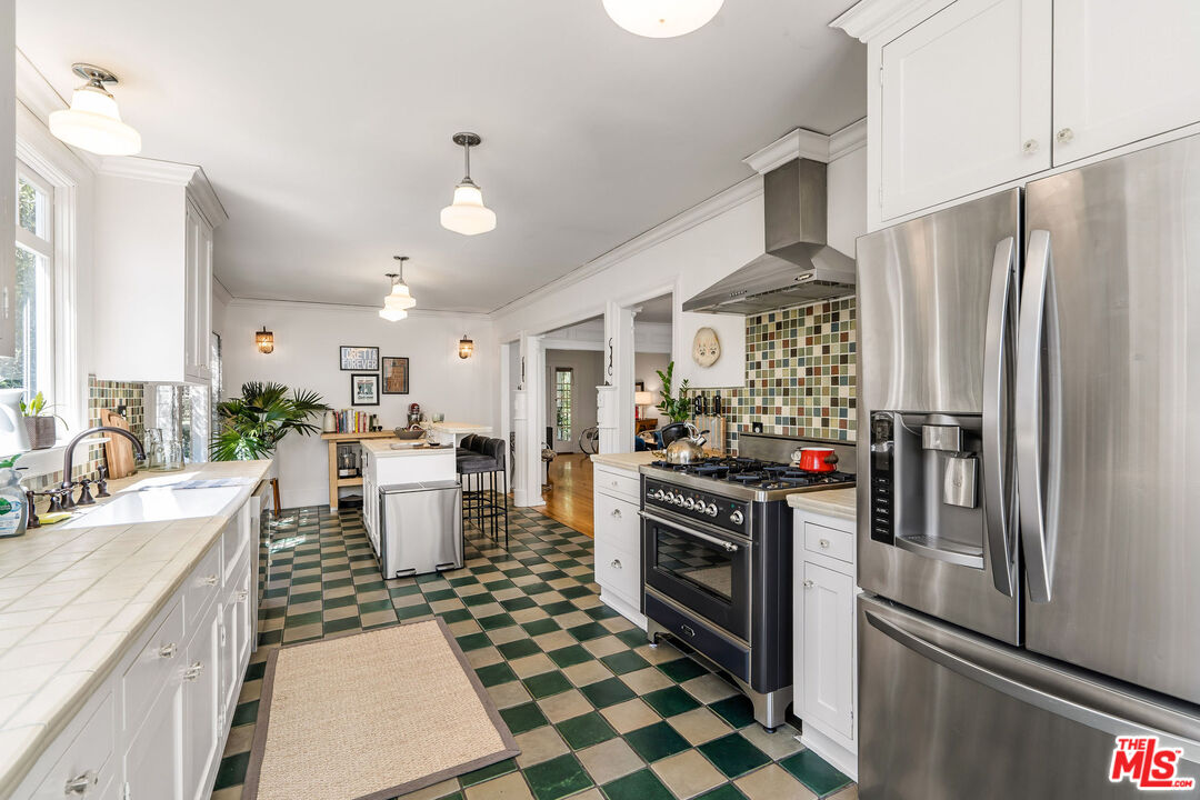 106 N Ridgewood Pl