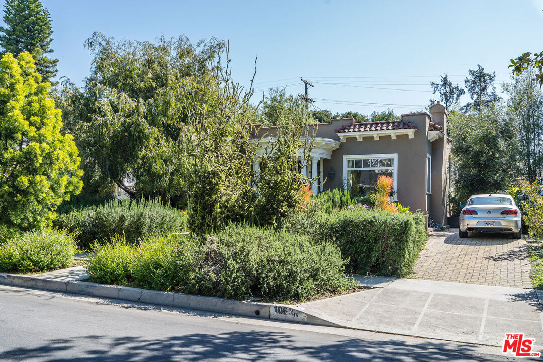 106 N Ridgewood Pl