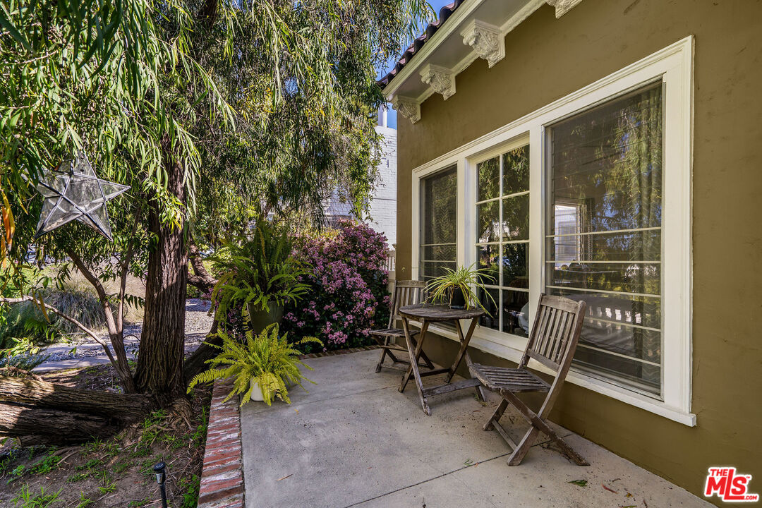 106 N Ridgewood Pl