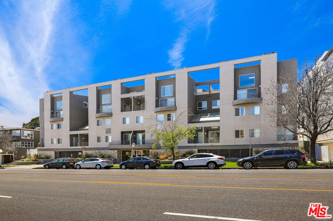 1617 S Beverly Glen Blvd Unit: 107