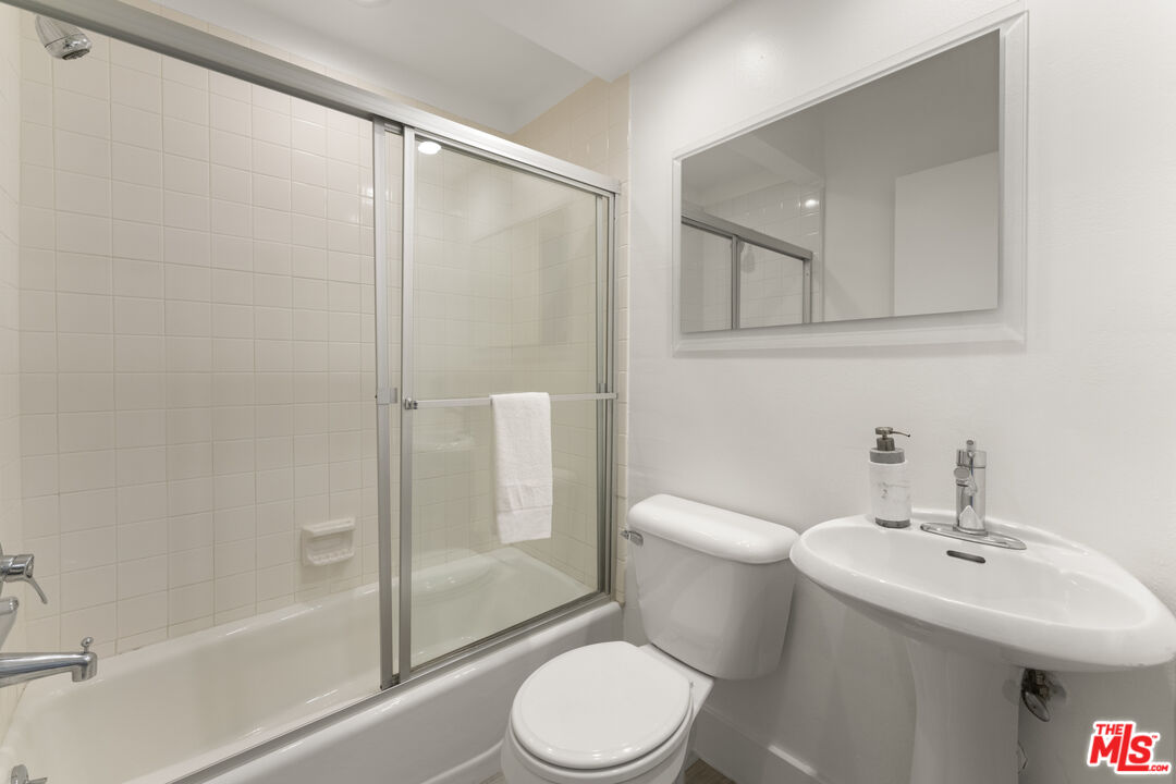 1617 S Beverly Glen Blvd Unit: 107