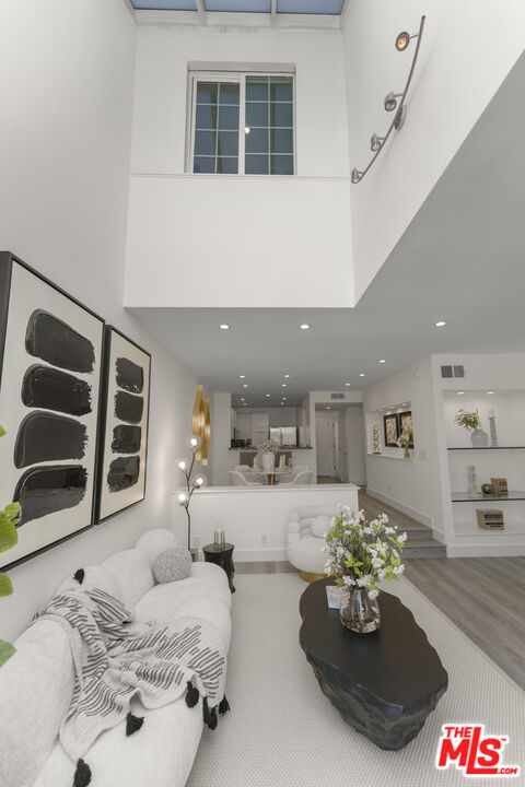1617 S Beverly Glen Blvd Unit: 107