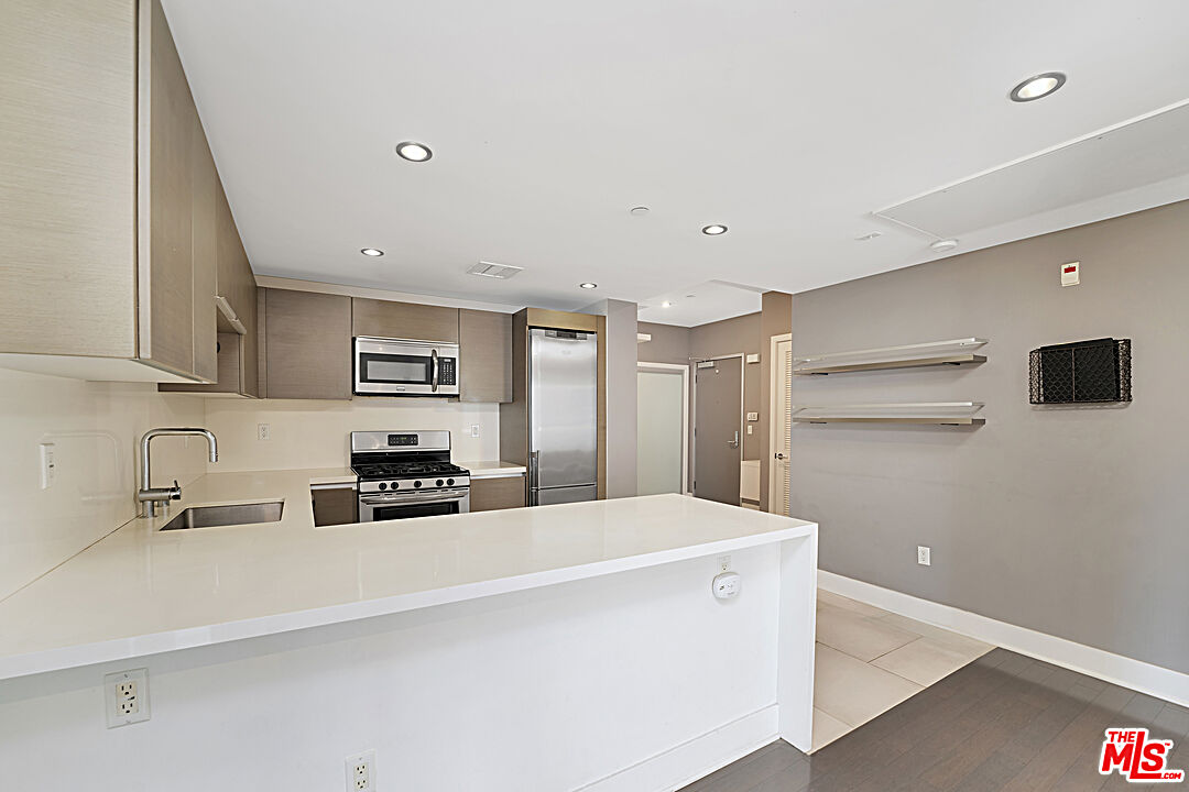 1730 Sawtelle Blvd Unit: 214