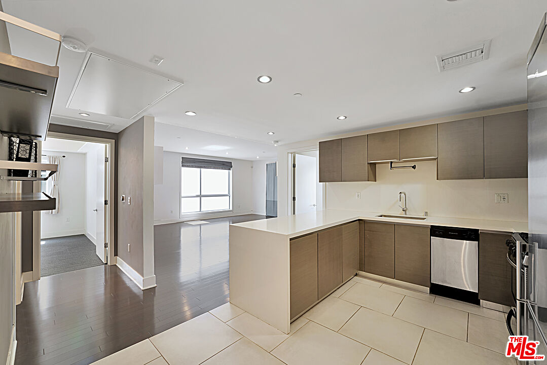 1730 Sawtelle Blvd Unit: 214