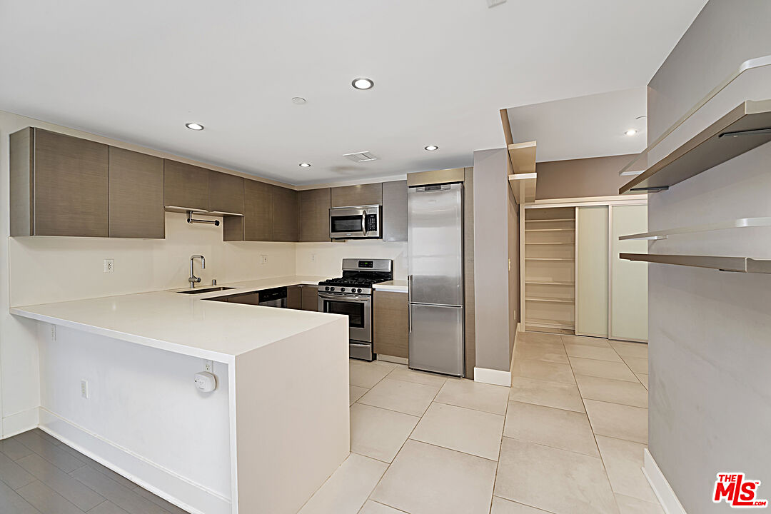 1730 Sawtelle Blvd Unit: 214