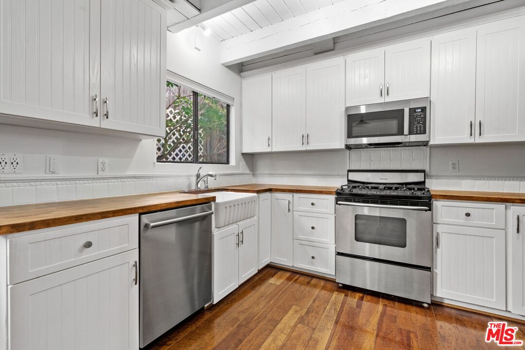 1341 Centinela Ave Unit: 104
