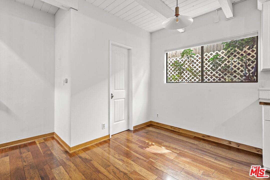 1341 Centinela Ave Unit: 104