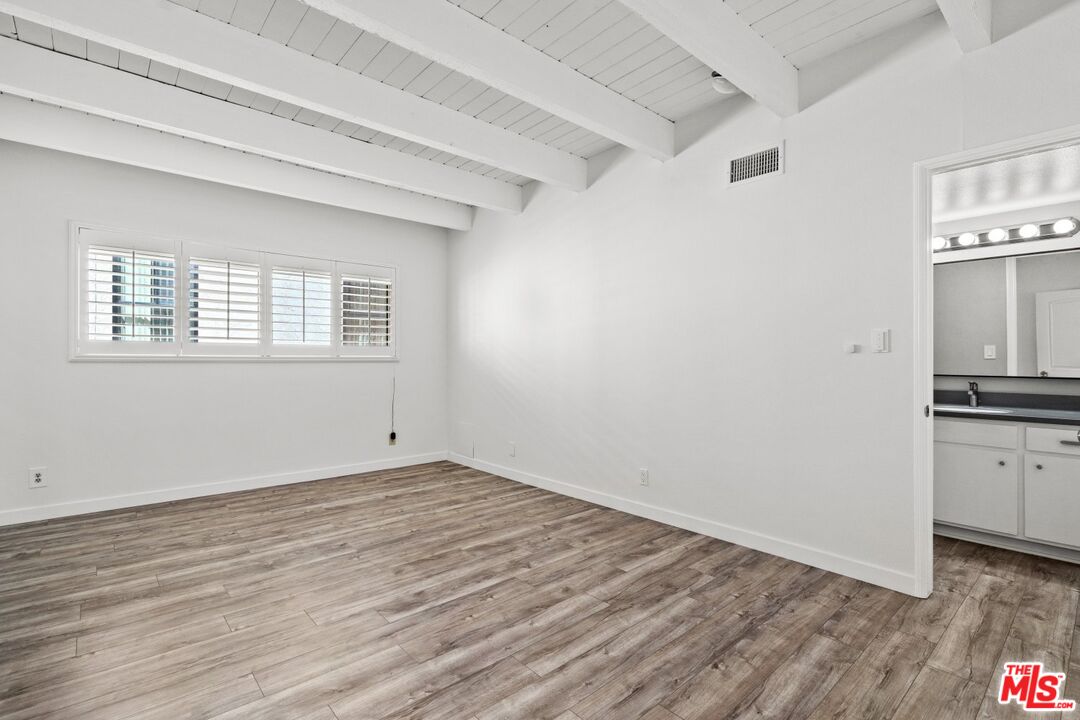 1341 Centinela Ave Unit: 104