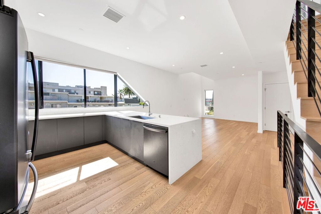 3726 1/2 Vinton Avenue