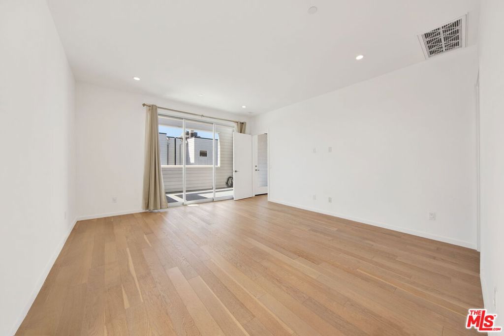 3726 1/2 Vinton Avenue