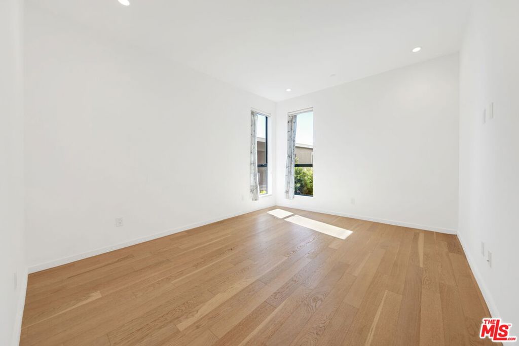 3726 1/2 Vinton Avenue