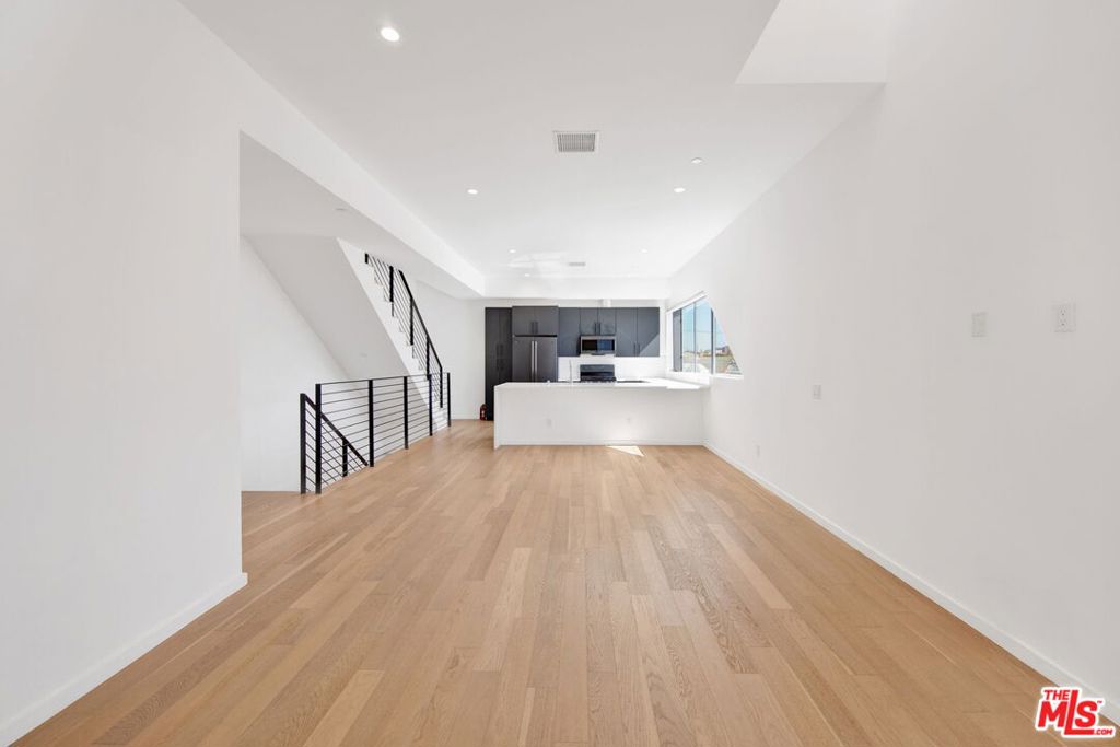 3726 1/2 Vinton Avenue