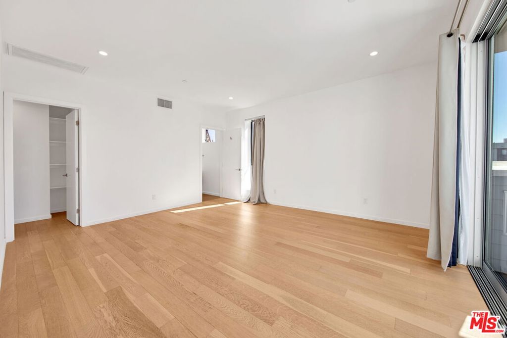 3726 1/2 Vinton Avenue