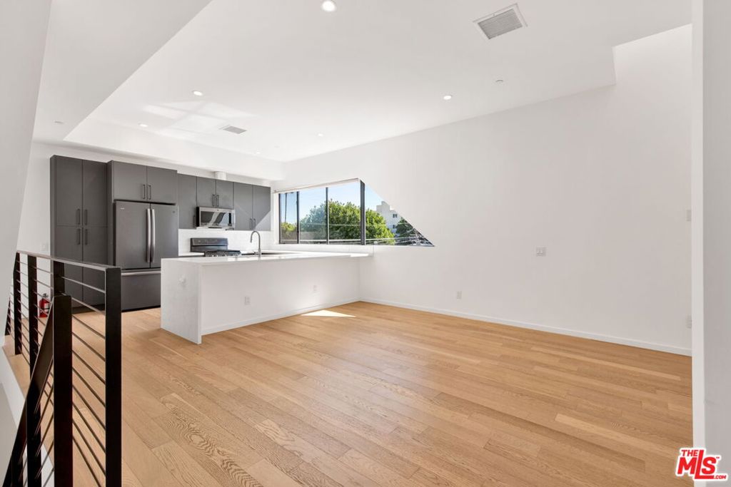 3726 1/2 Vinton Avenue