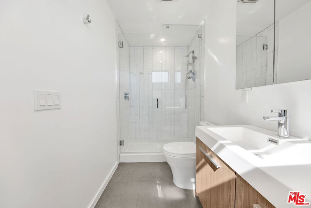 3726 1/2 Vinton Avenue