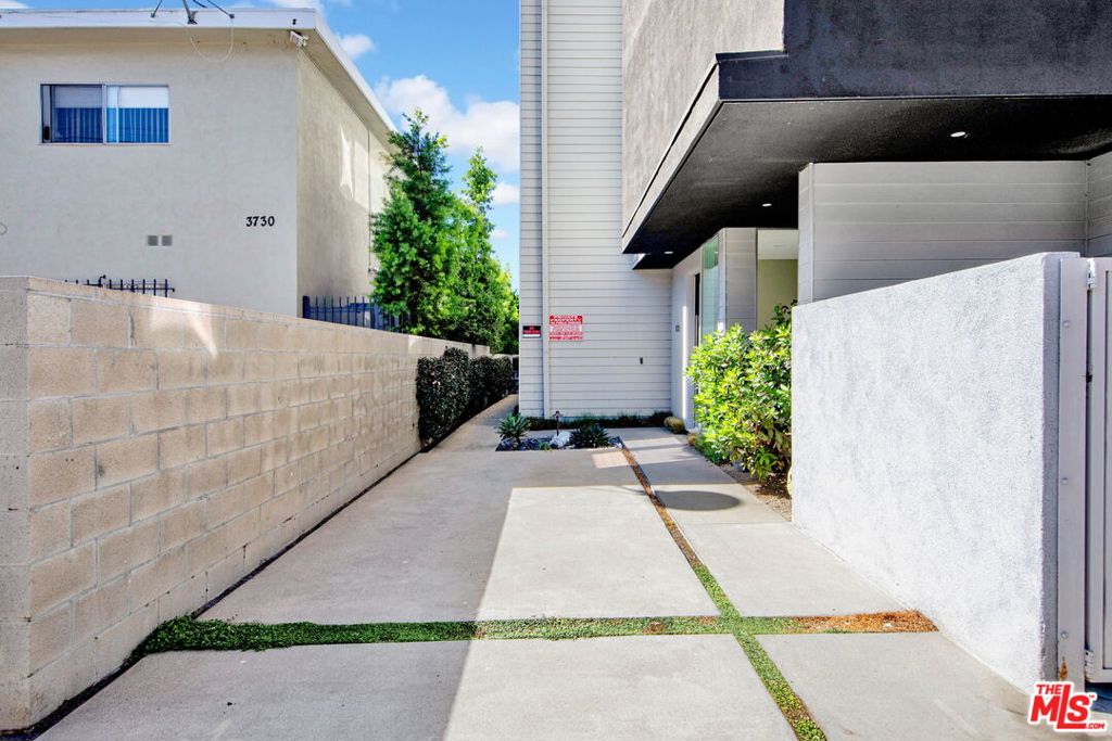 3726 1/2 Vinton Avenue