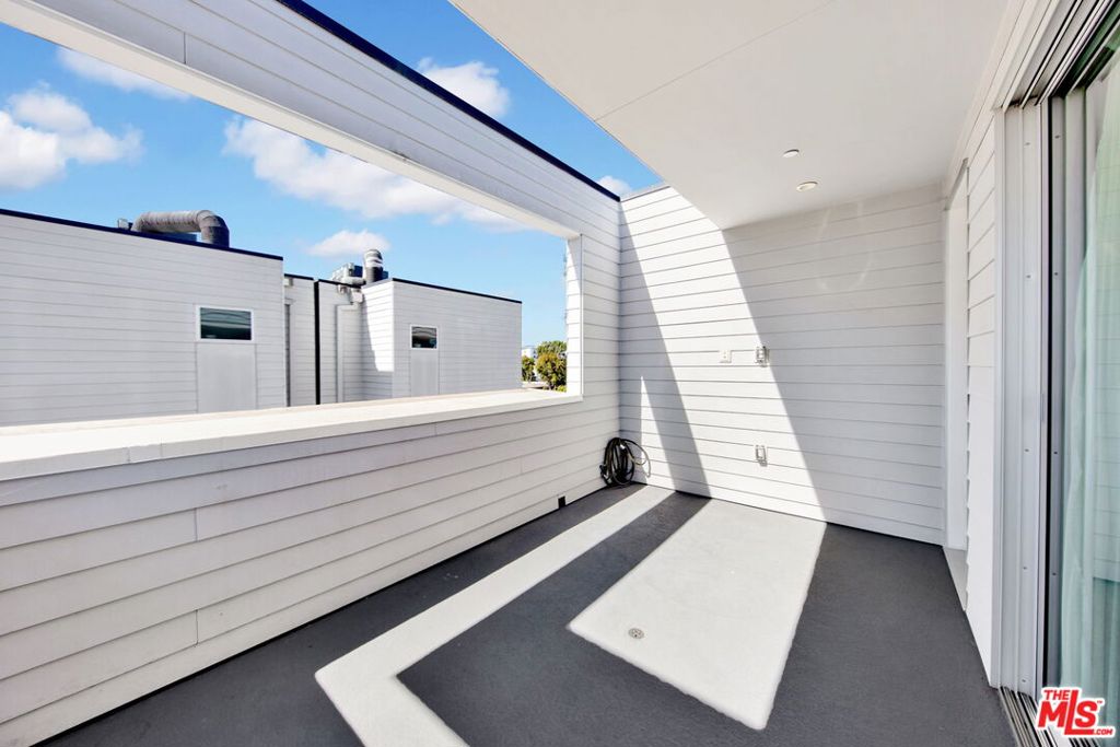 3726 1/2 Vinton Avenue