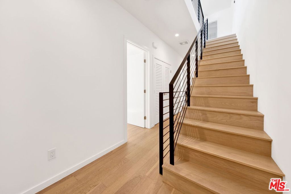 3726 1/2 Vinton Avenue