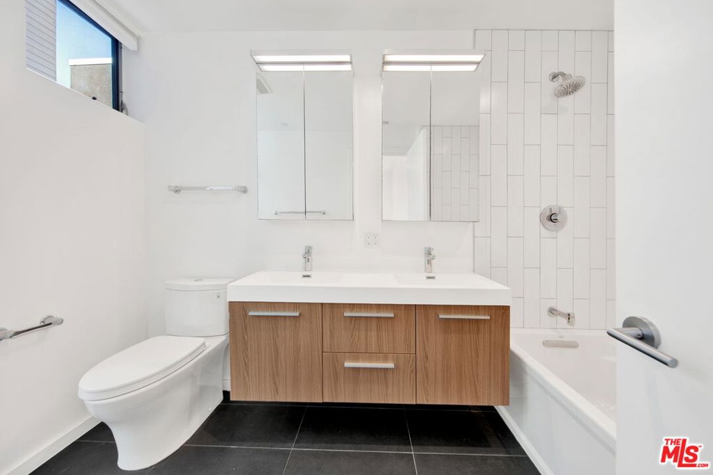 3726 1/2 Vinton Avenue