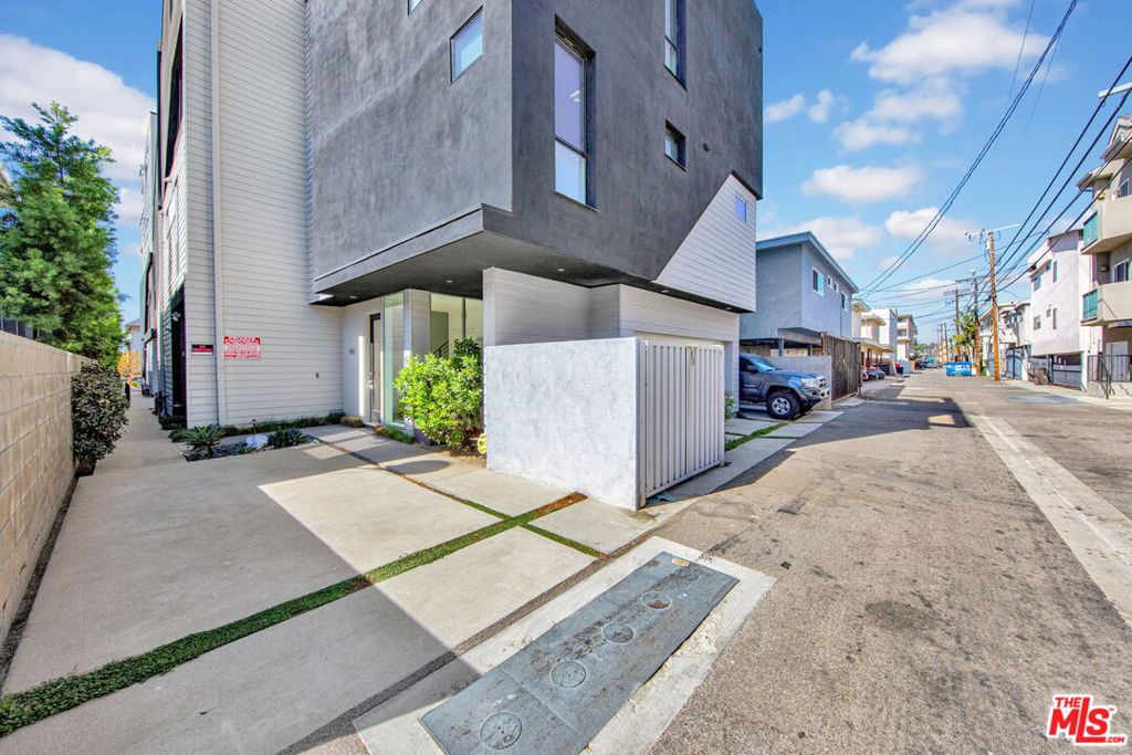 3726 1/2 Vinton Avenue