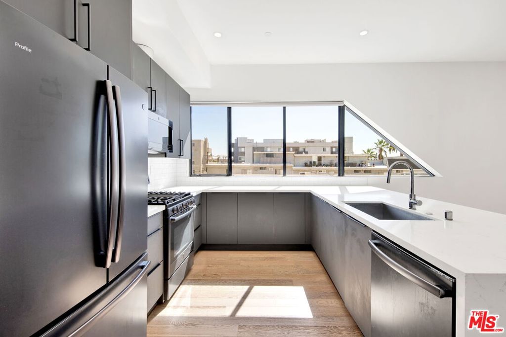 3726 1/2 Vinton Avenue