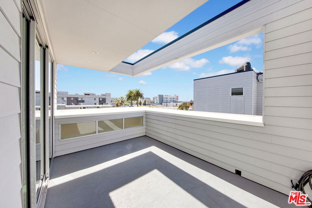 3726 1/2 Vinton Avenue