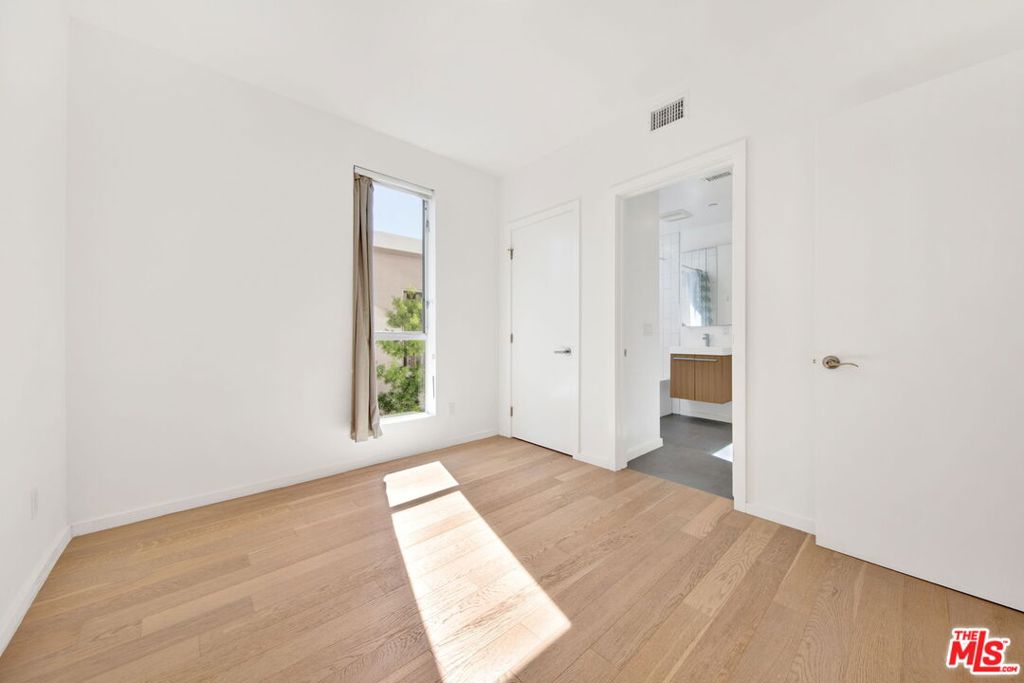 3726 1/2 Vinton Avenue