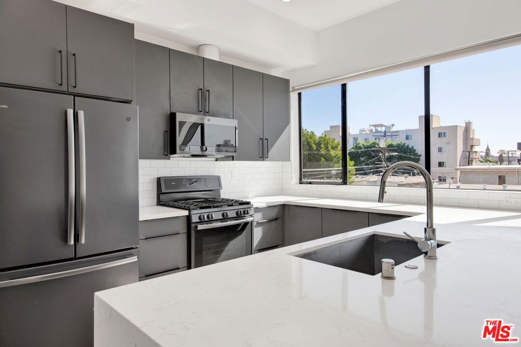 3726 1/2 Vinton Avenue